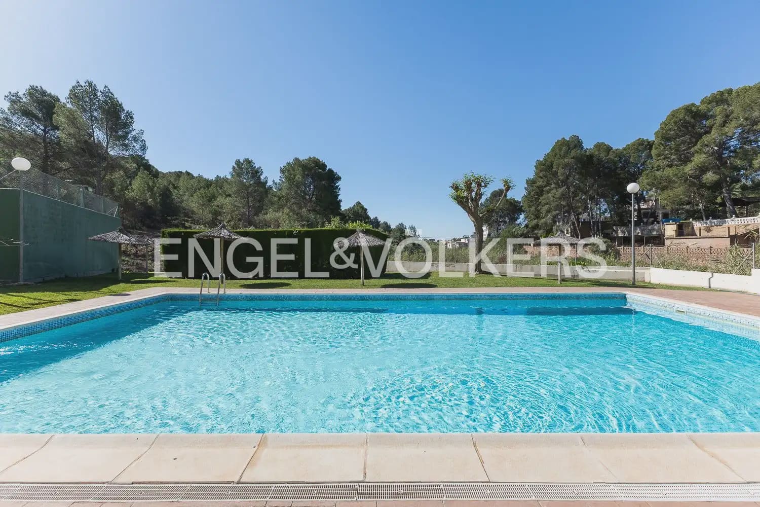 3 soveværelse Byhus til leje i Naquera med swimmingpool garage - € 1.300 (Ref: 9897970)