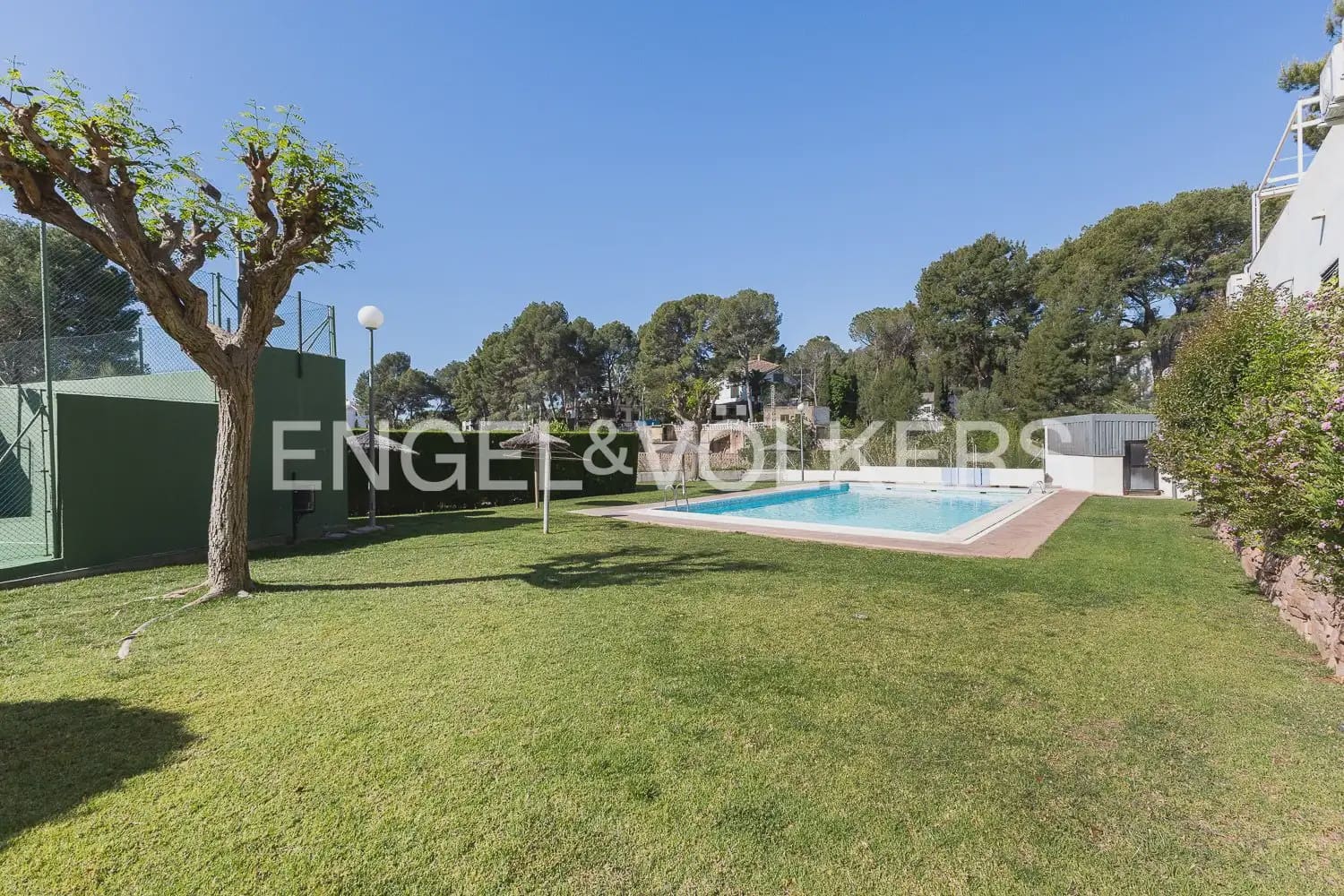 3 soveværelse Byhus til leje i Naquera med swimmingpool garage - € 1.300 (Ref: 9897970)