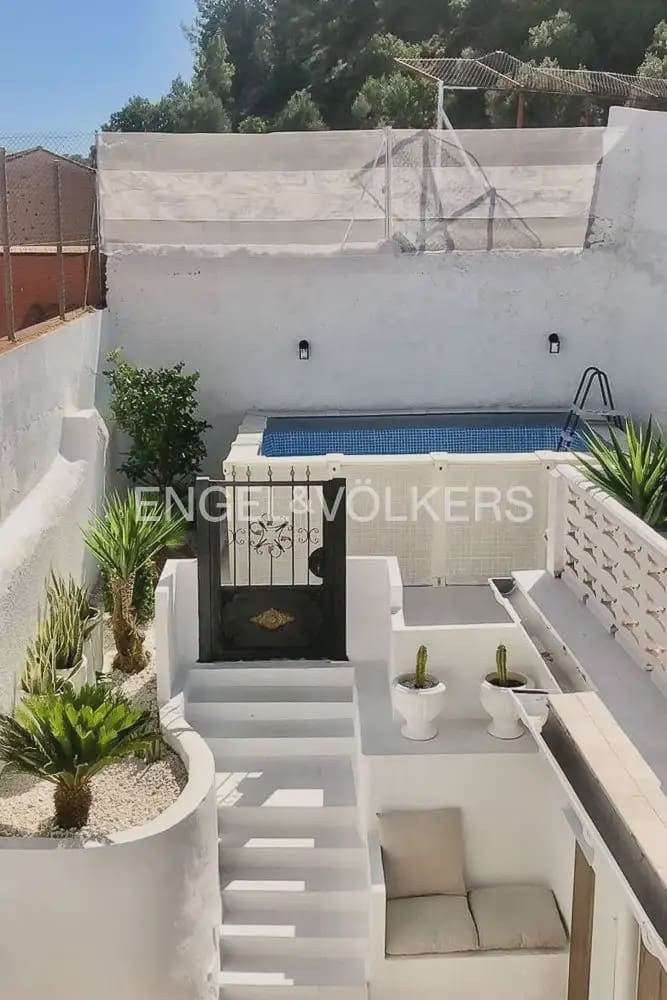 3 bedroom Townhouse for sale in Gilet with pool - € 280,000 (Ref: 9897971)