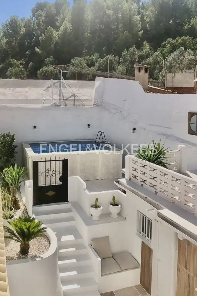 3 bedroom Townhouse for sale in Gilet with pool - € 280,000 (Ref: 9897971)