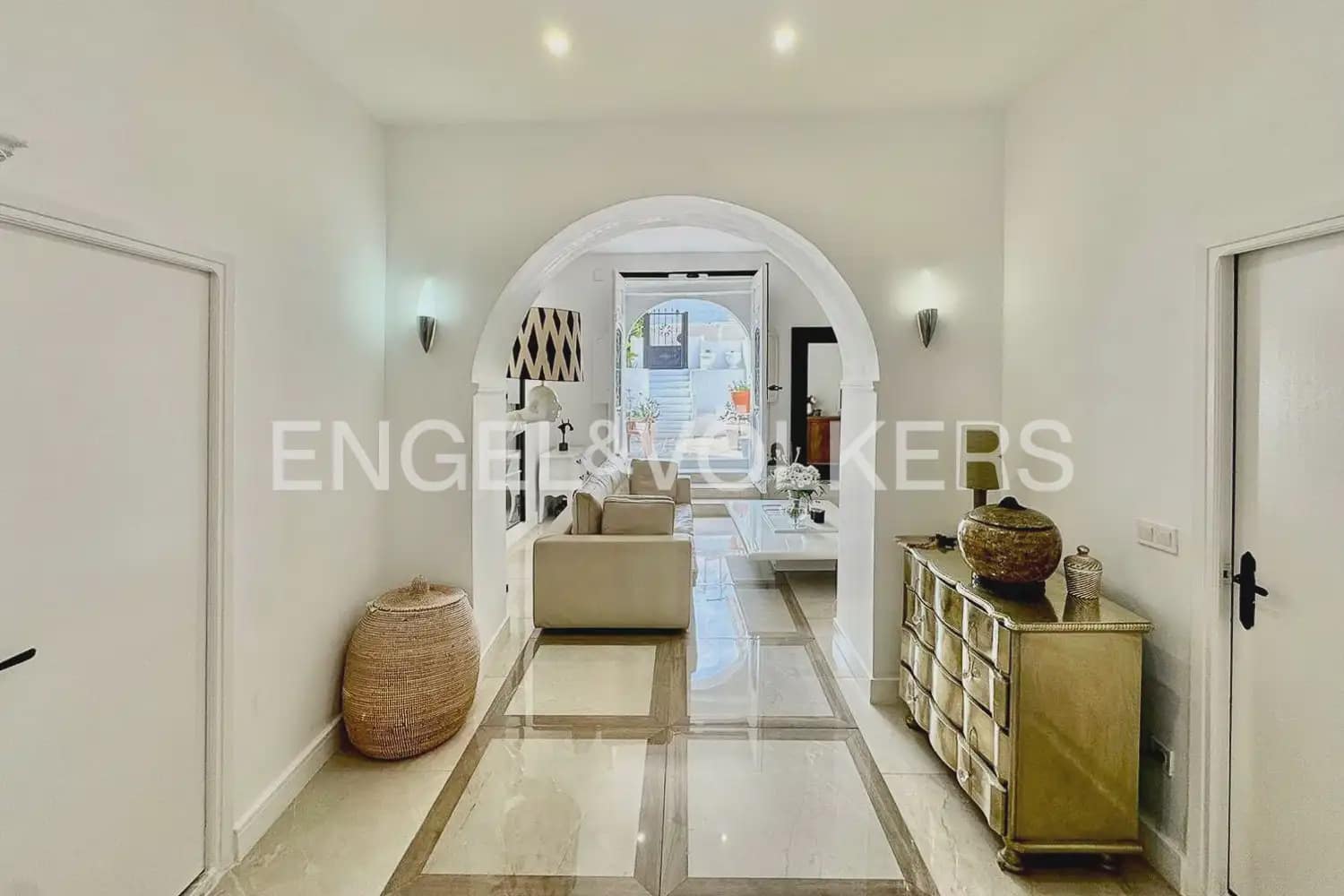 3 bedroom Townhouse for sale in Gilet with pool - € 280,000 (Ref: 9897971)