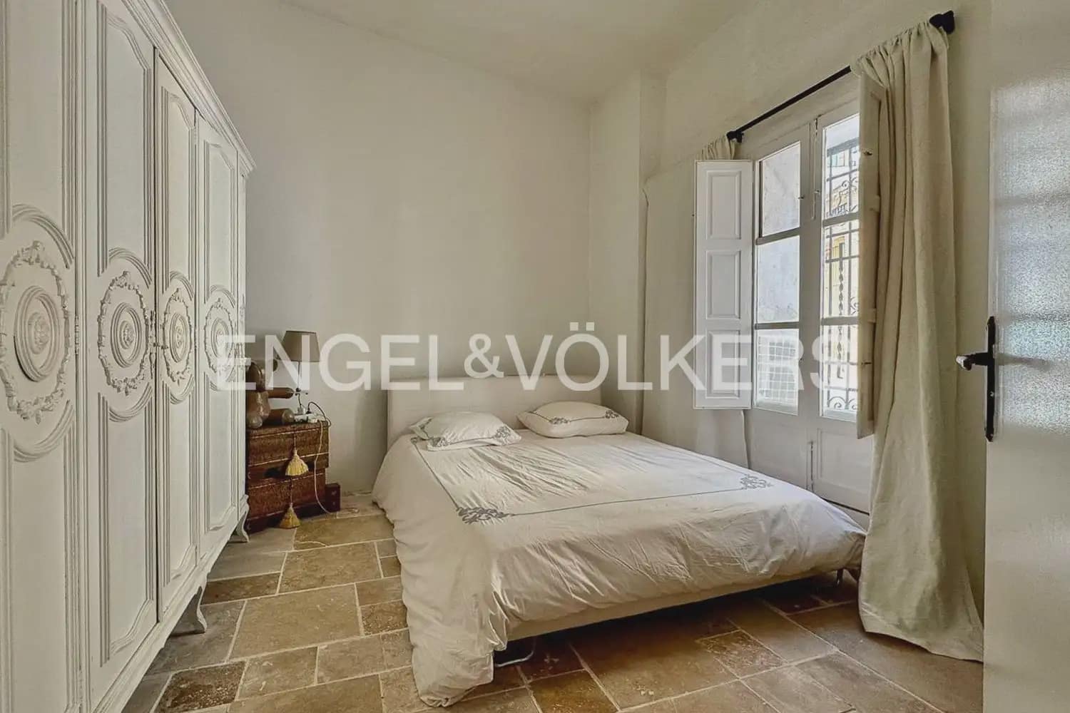 3 bedroom Townhouse for sale in Gilet with pool - € 280,000 (Ref: 9897971)