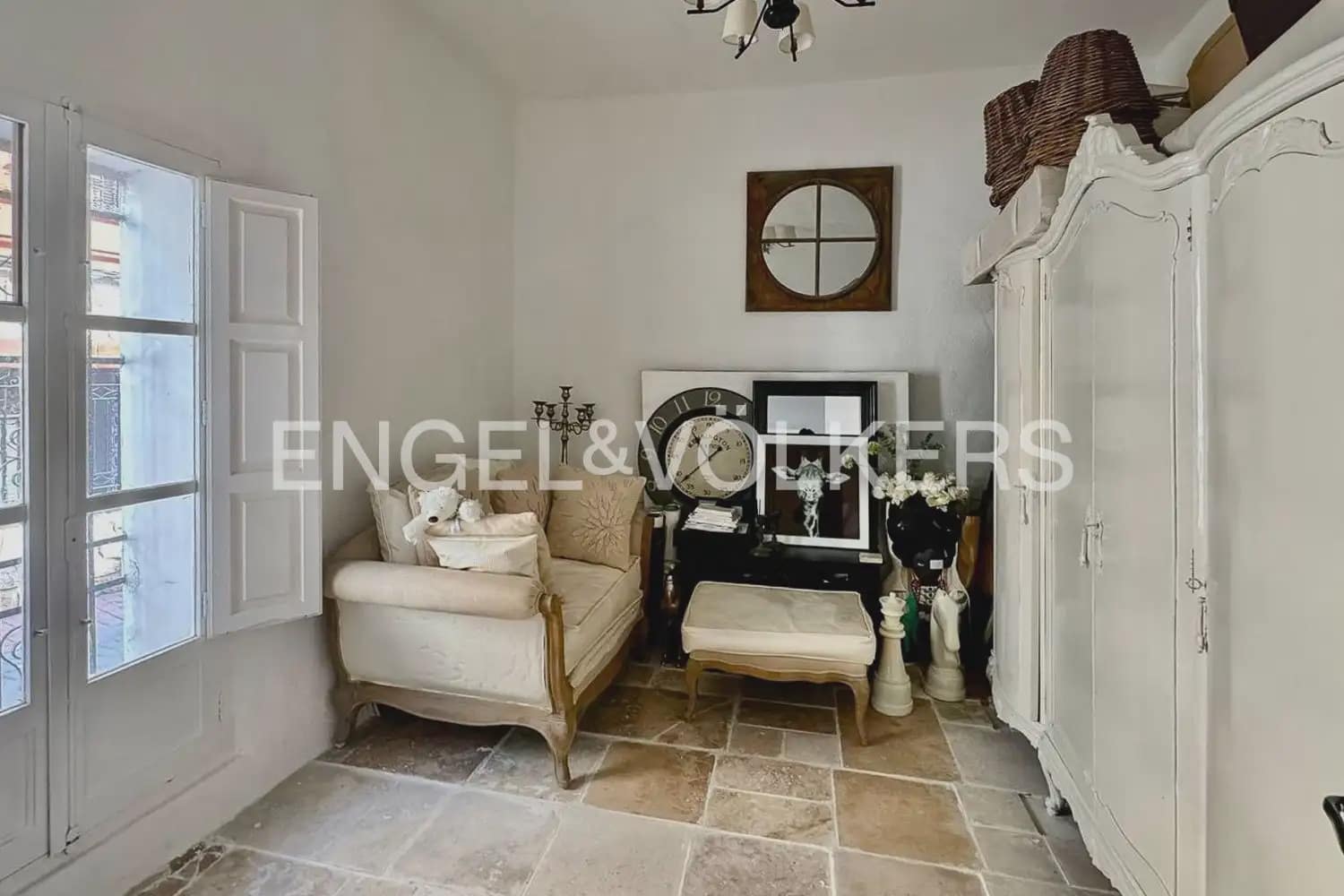 3 bedroom Townhouse for sale in Gilet with pool - € 280,000 (Ref: 9897971)
