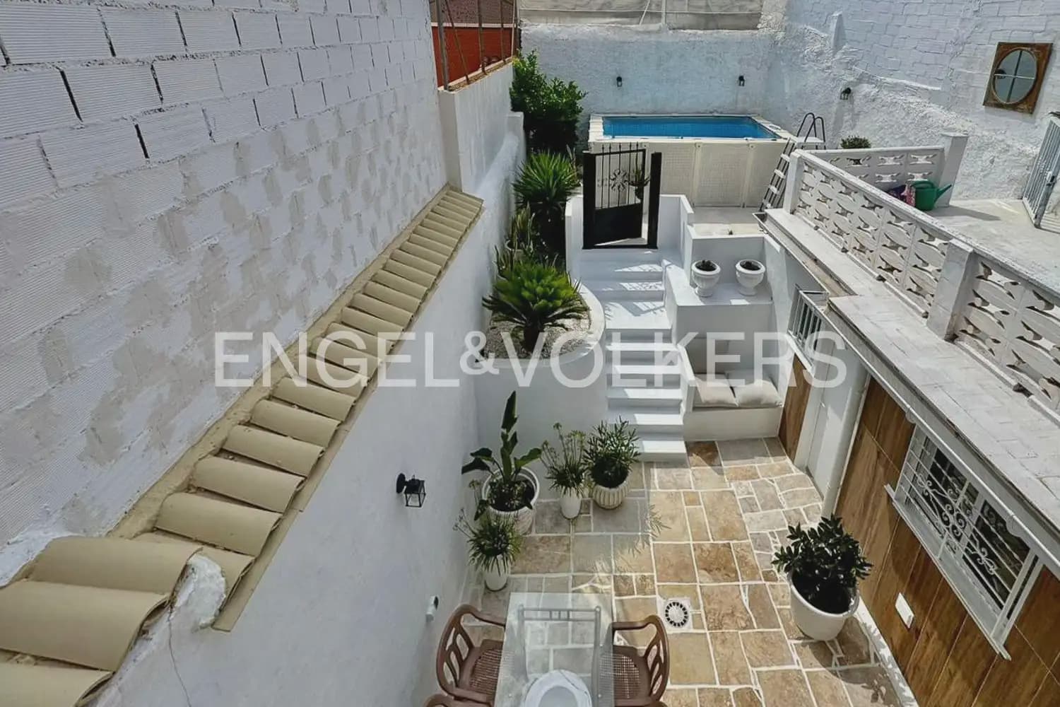 3 bedroom Townhouse for sale in Gilet with pool - € 280,000 (Ref: 9897971)