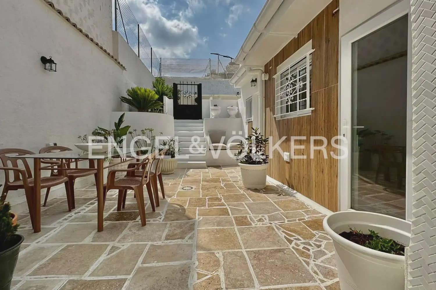 3 bedroom Townhouse for sale in Gilet with pool - € 280,000 (Ref: 9897971)