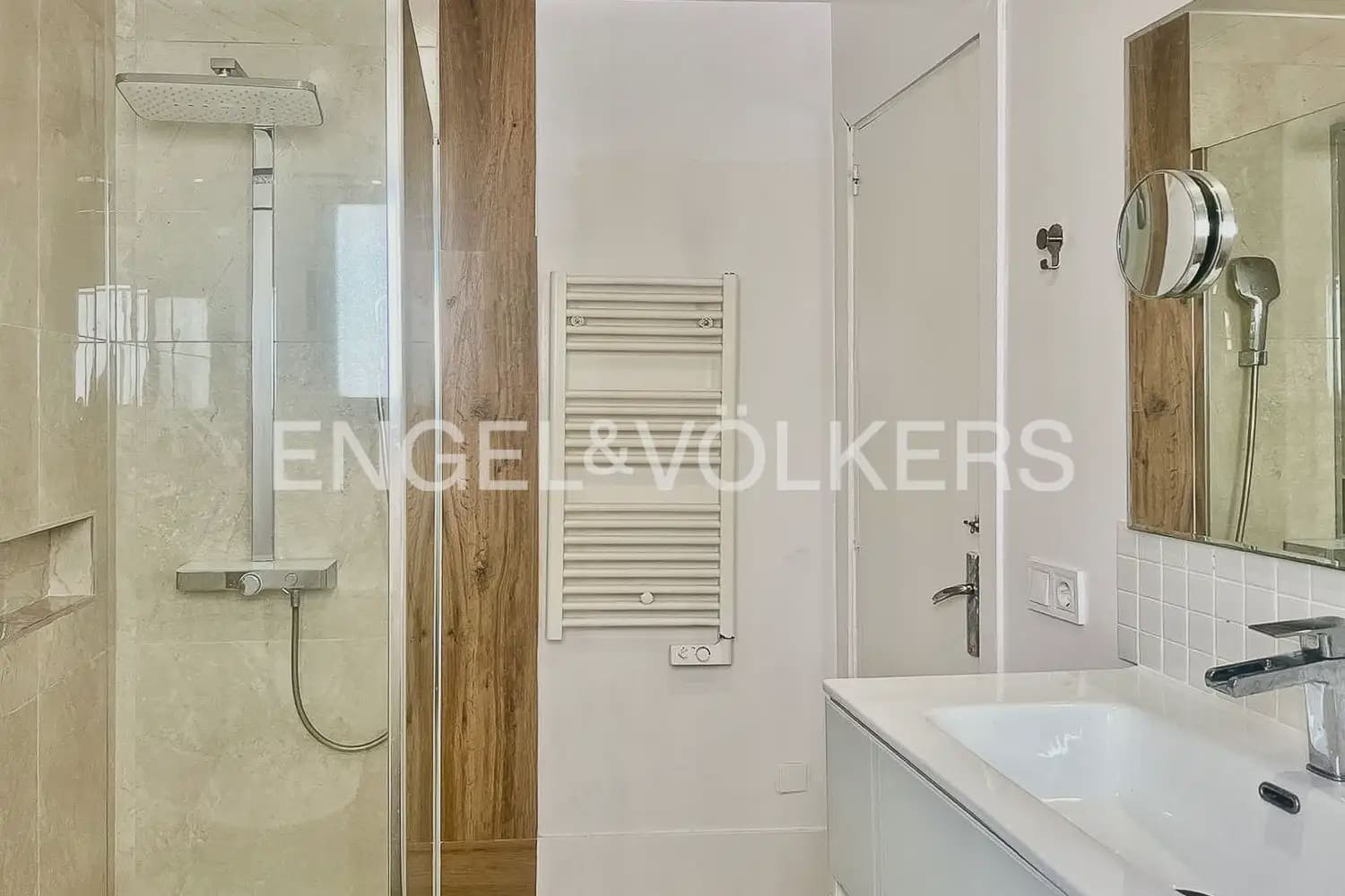 3 soverom Hus til salgs i Gilet med svømmebasseng - € 280 000 (Ref: 9897971)