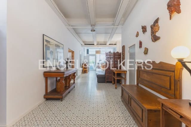 7 quarto Casa em Banda para venda em En Corts, Valência cidade - 795 000 € (Ref: 9897972)