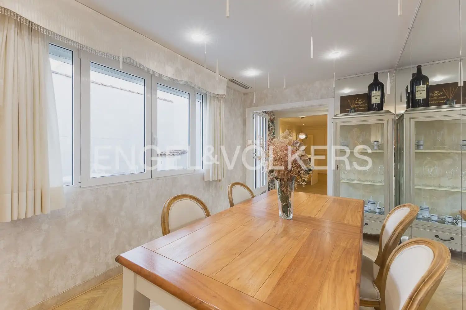 4 chambre Maison de Ville à vendre à Valence ville avec garage - 990 000 € (Ref: 9897973)