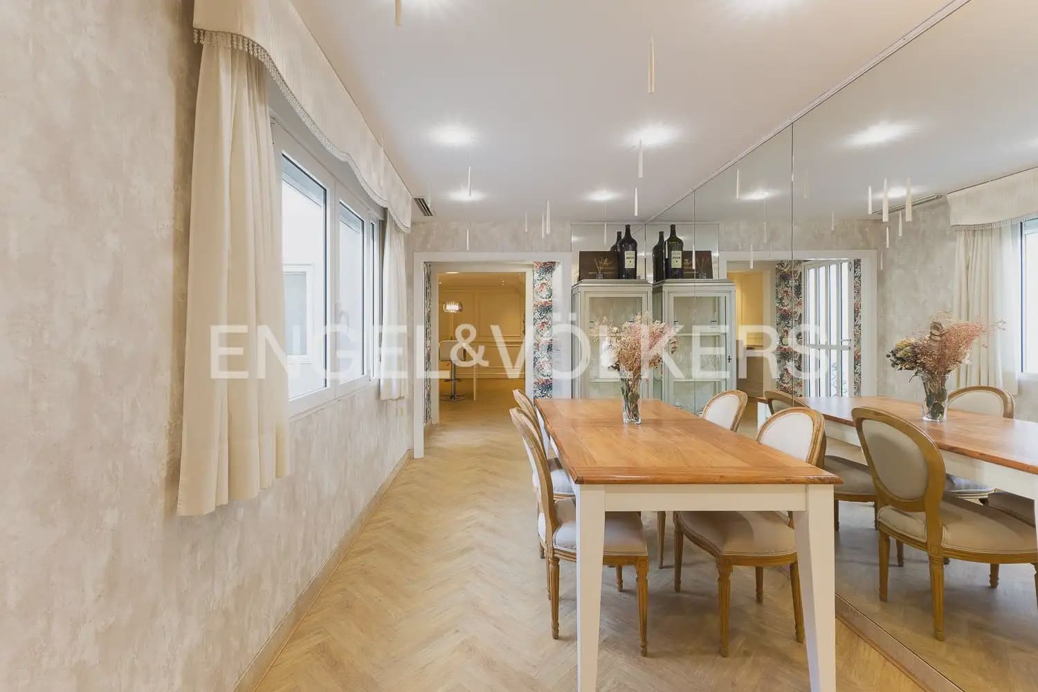 4 chambre Maison de Ville à vendre à Valence ville avec garage - 990 000 € (Ref: 9897973)