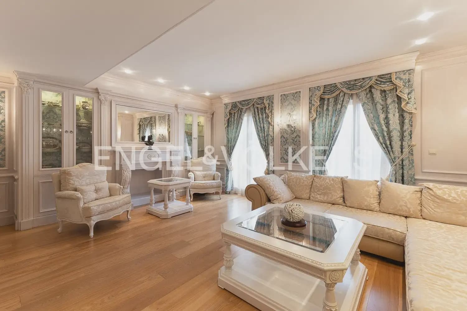 4 chambre Maison de Ville à vendre à Valence ville avec garage - 990 000 € (Ref: 9897973)