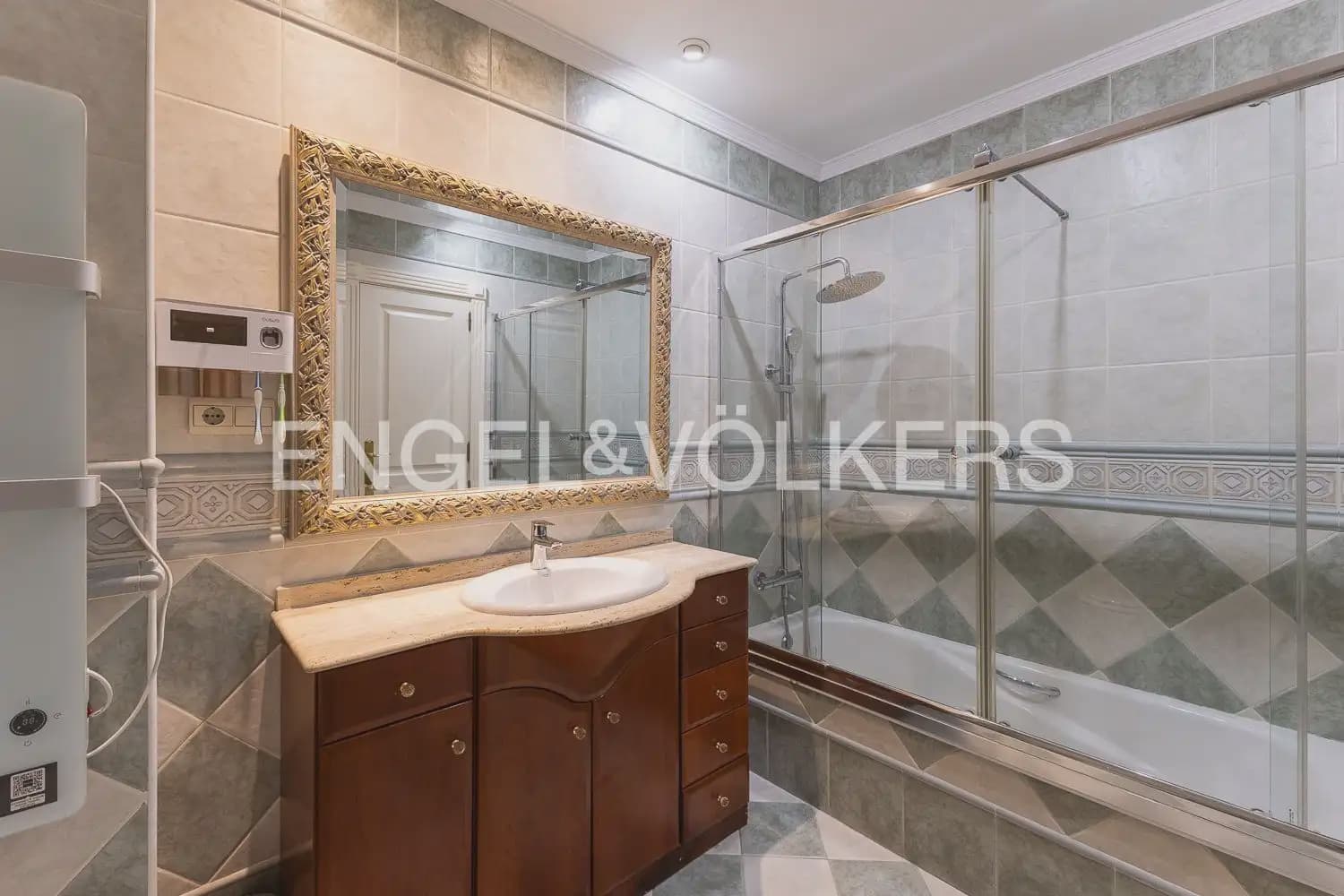 4 chambre Maison de Ville à vendre à Valence ville avec garage - 990 000 € (Ref: 9897973)