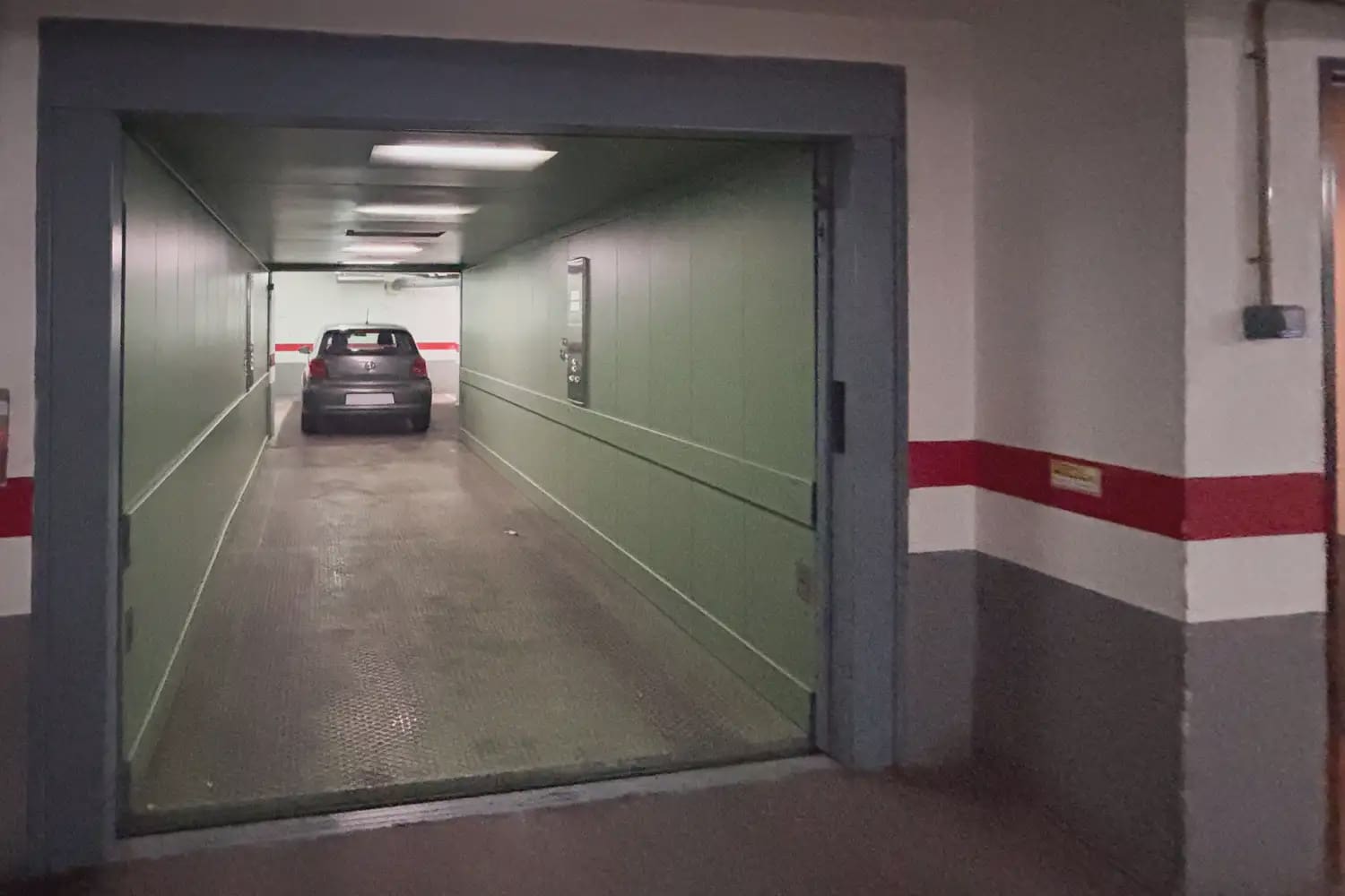Garaż na sprzedaż w Miasto Walencja - 50 000 € (Ref: 9897974)