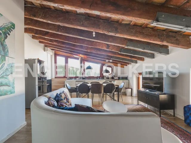 2 quarto Penthouse para arrendar em El Mercat, Valência cidade - 2 000 € (Ref: 9897975)