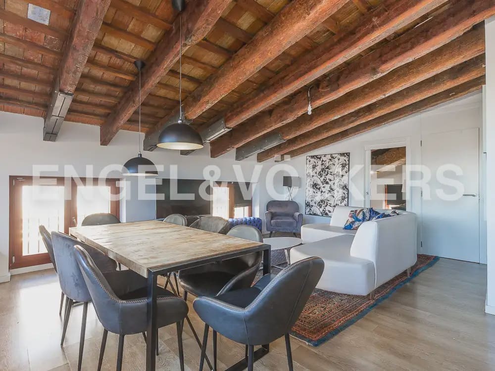 2 quarto Penthouse para arrendar em Valencia cidade - 2 000 € (Ref: 9897975)