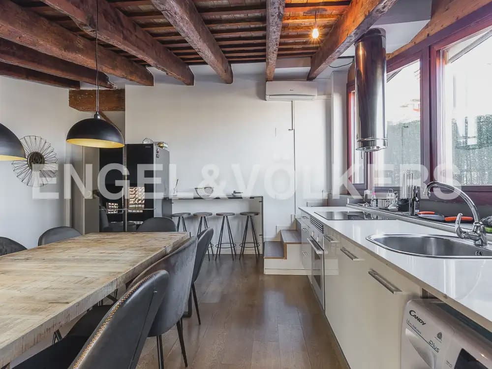 2 quarto Penthouse para arrendar em Valencia cidade - 2 000 € (Ref: 9897975)