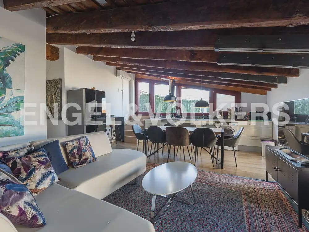 2 quarto Penthouse para arrendar em Valencia cidade - 2 000 € (Ref: 9897975)