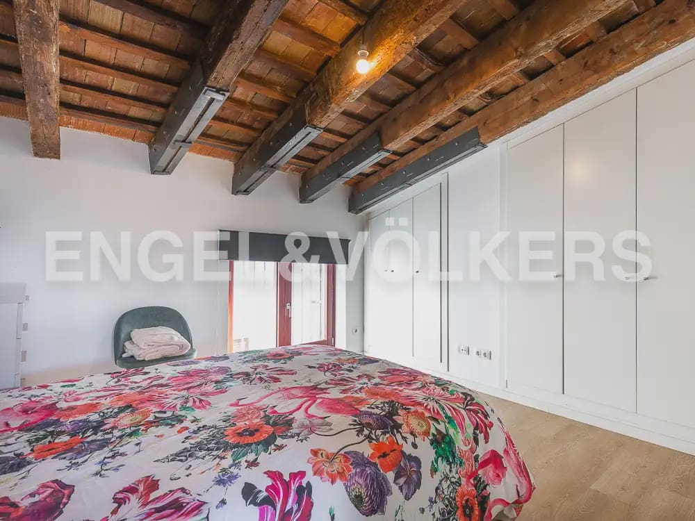 2 quarto Penthouse para arrendar em Valencia cidade - 2 000 € (Ref: 9897975)