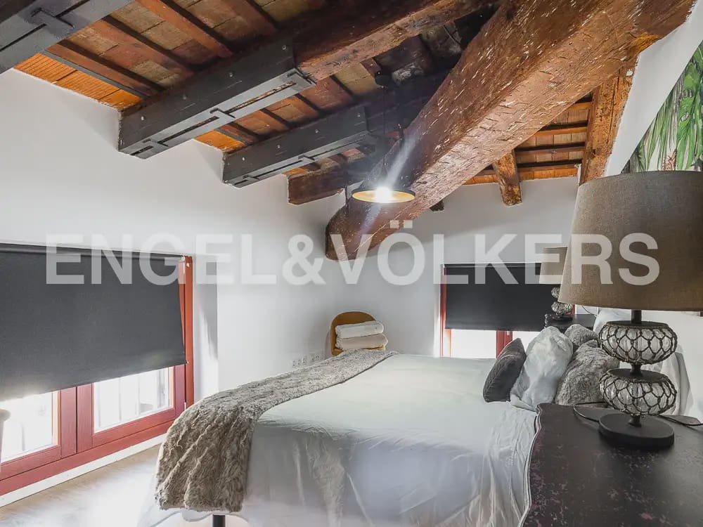 2 quarto Penthouse para arrendar em Valencia cidade - 2 000 € (Ref: 9897975)