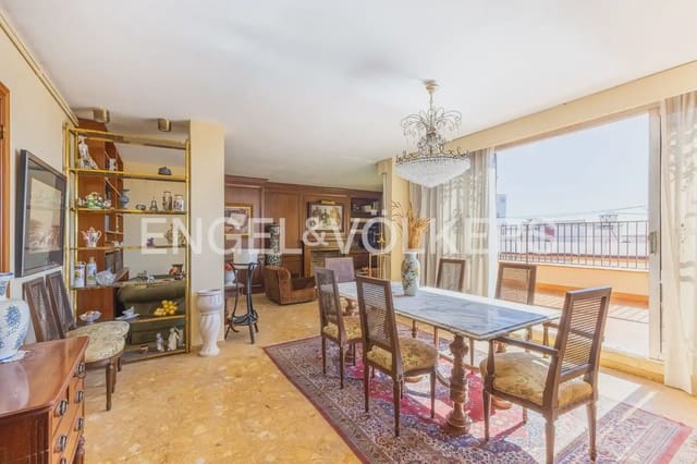 4 makuuhuone Kattohuoneisto myytävänä paikassa Centro, Castelló de la Plana mukana 
autotalli - 345 000 € (Ref: 9897977)