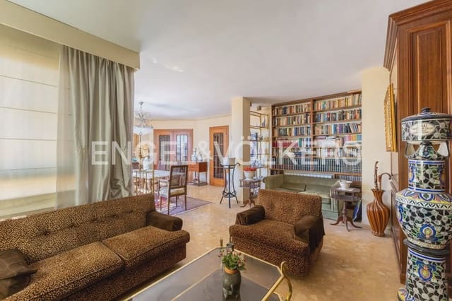 4 makuuhuone Kattohuoneisto myytävänä paikassa Centro, Castelló de la Plana mukana 
autotalli - 345 000 € (Ref: 9897977)