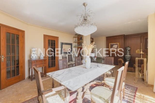 4 makuuhuone Kattohuoneisto myytävänä paikassa Centro, Castelló de la Plana mukana 
autotalli - 345 000 € (Ref: 9897977)