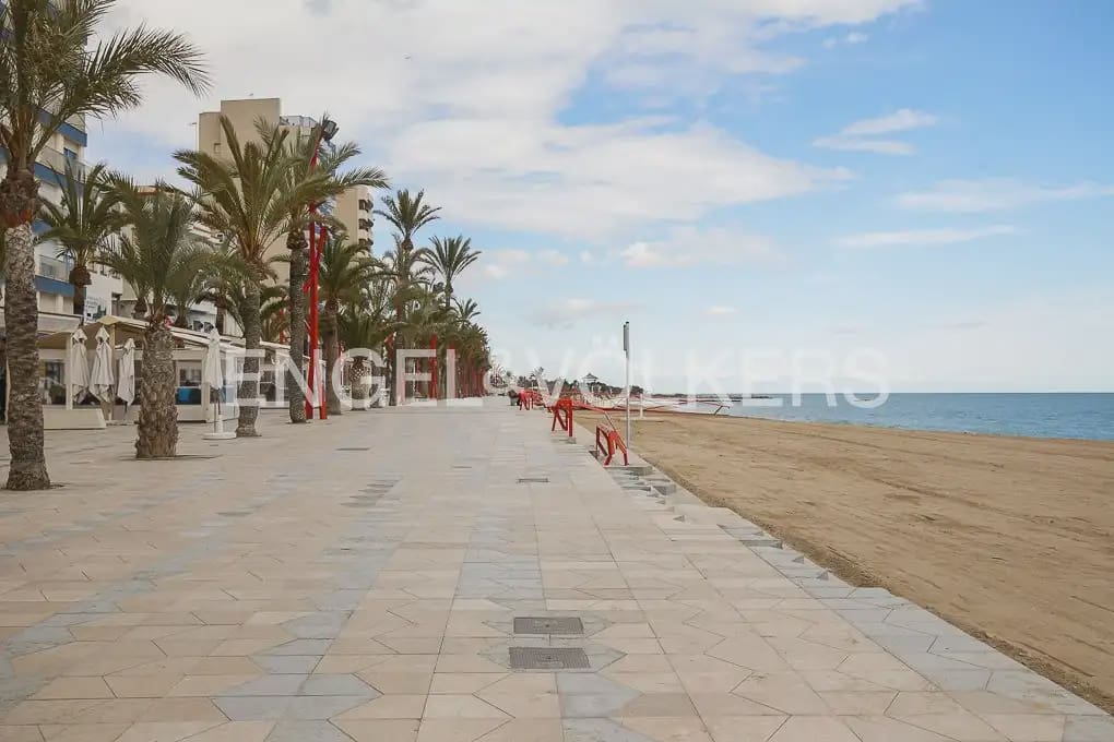 3 bedroom Villa for sale in Vinaros with pool garage - € 490,000 (Ref: 9897979)