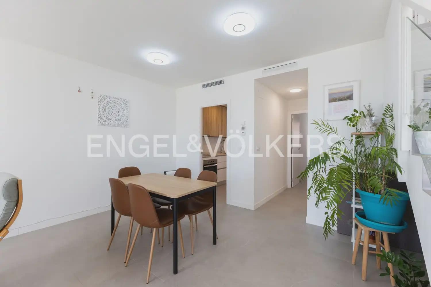 3 bedroom Villa for sale in Vinaros with pool garage - € 490,000 (Ref: 9897979)