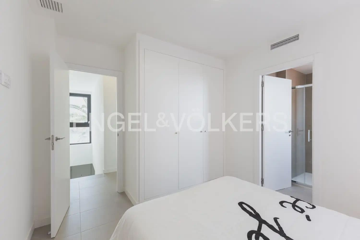 3 bedroom Villa for sale in Vinaros with pool garage - € 490,000 (Ref: 9897979)