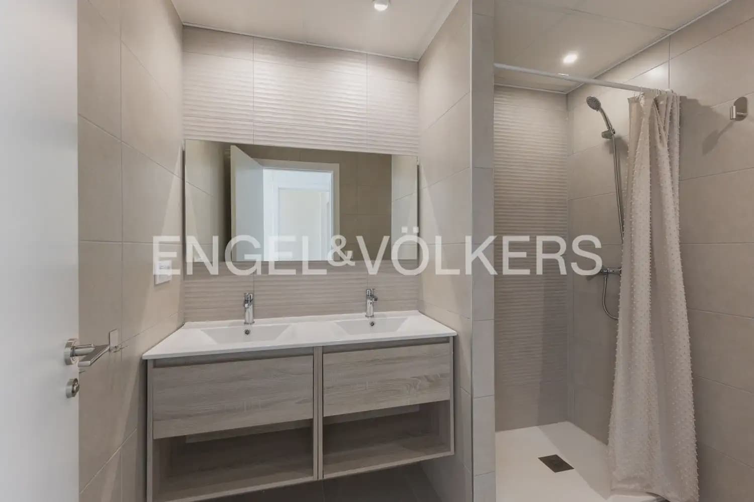 3 bedroom Villa for sale in Vinaros with pool garage - € 490,000 (Ref: 9897979)
