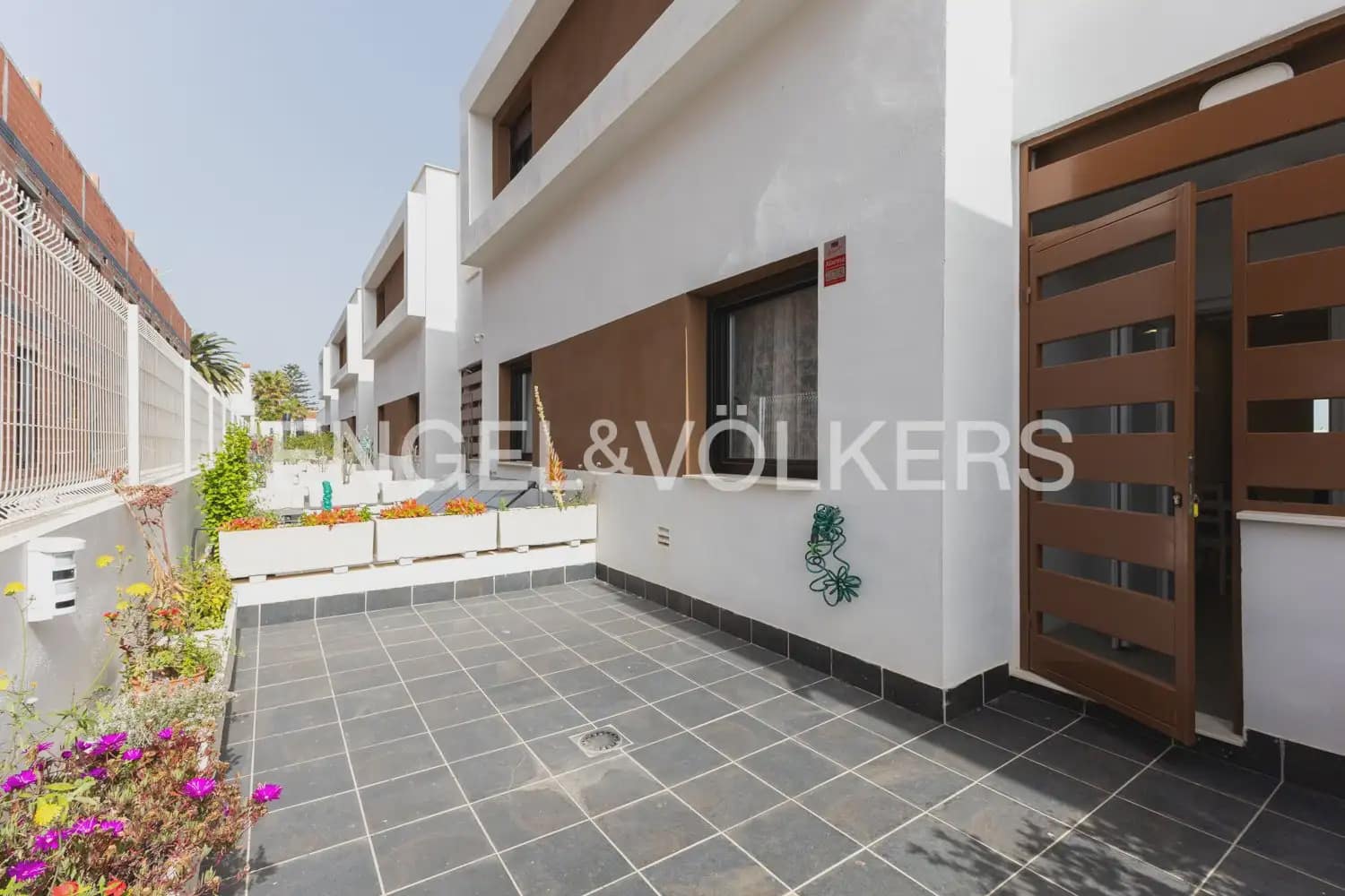 3 bedroom Villa for sale in Vinaros with pool garage - € 490,000 (Ref: 9897979)