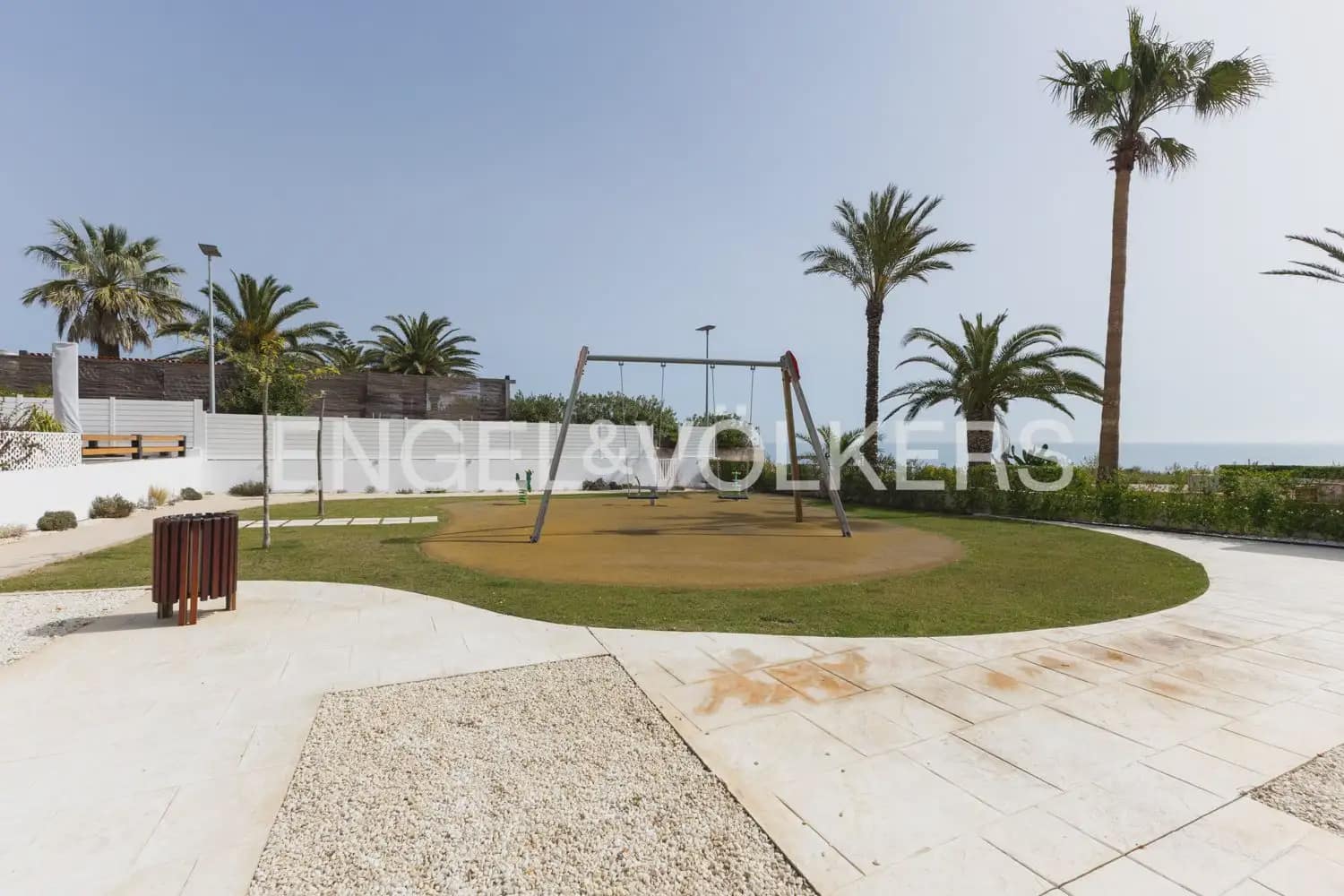 3 bedroom Villa for sale in Vinaros with pool garage - € 490,000 (Ref: 9897979)