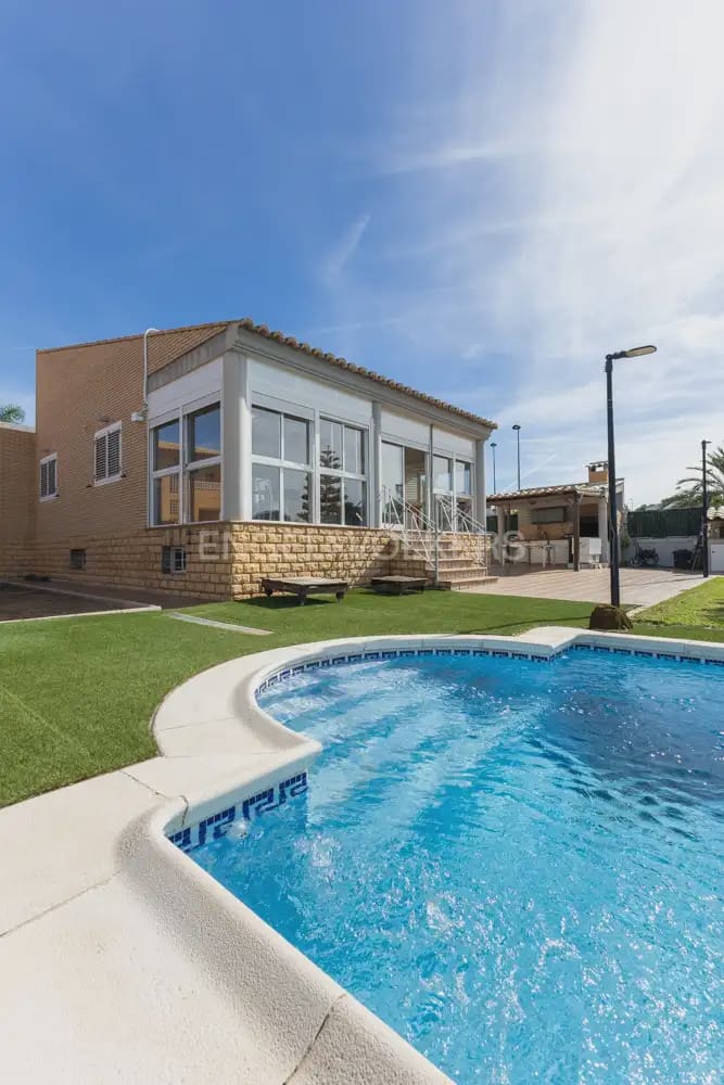 4 Zimmer Villa zu verkaufen in Albalat dels Tarongers mit Pool Garage - 450.000 € (Ref: 9897980)