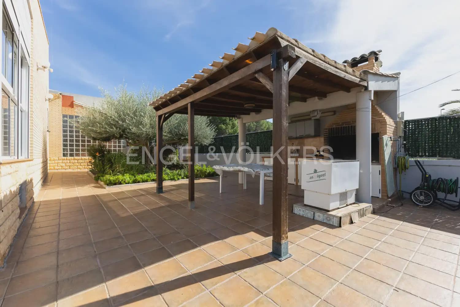 4 Zimmer Villa zu verkaufen in Albalat dels Tarongers mit Pool Garage - 450.000 € (Ref: 9897980)