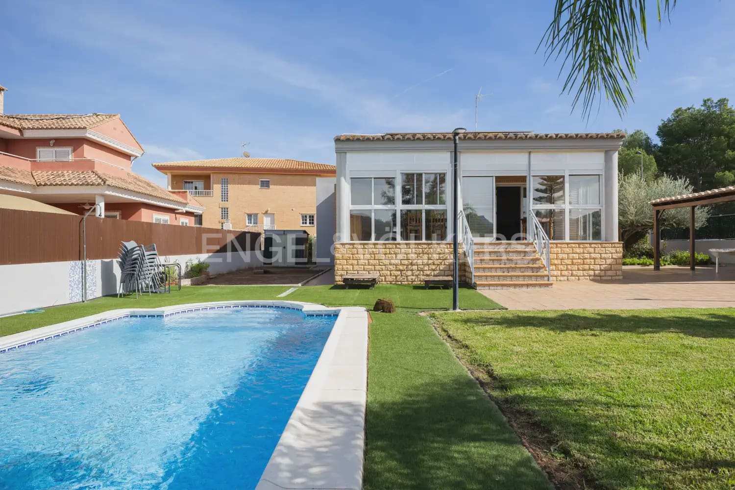 4 Zimmer Villa zu verkaufen in Albalat dels Tarongers mit Pool Garage - 450.000 € (Ref: 9897980)