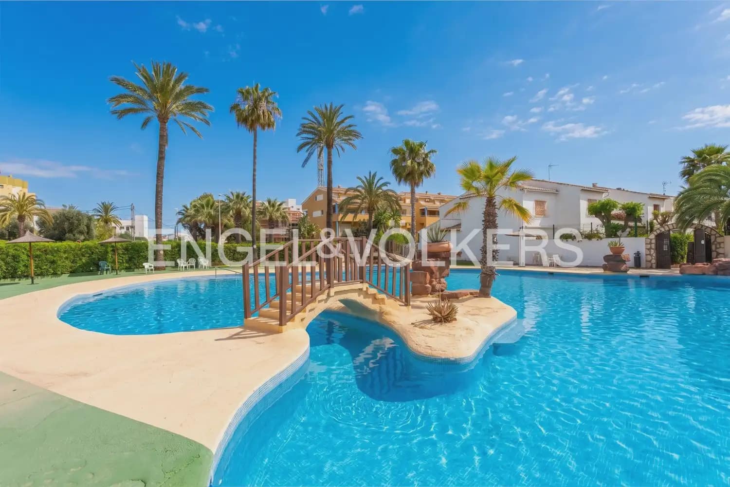 3 soverom Hus til leie i Javea / Xabia med svømmebasseng - € 1 800 (Ref: 9897982)