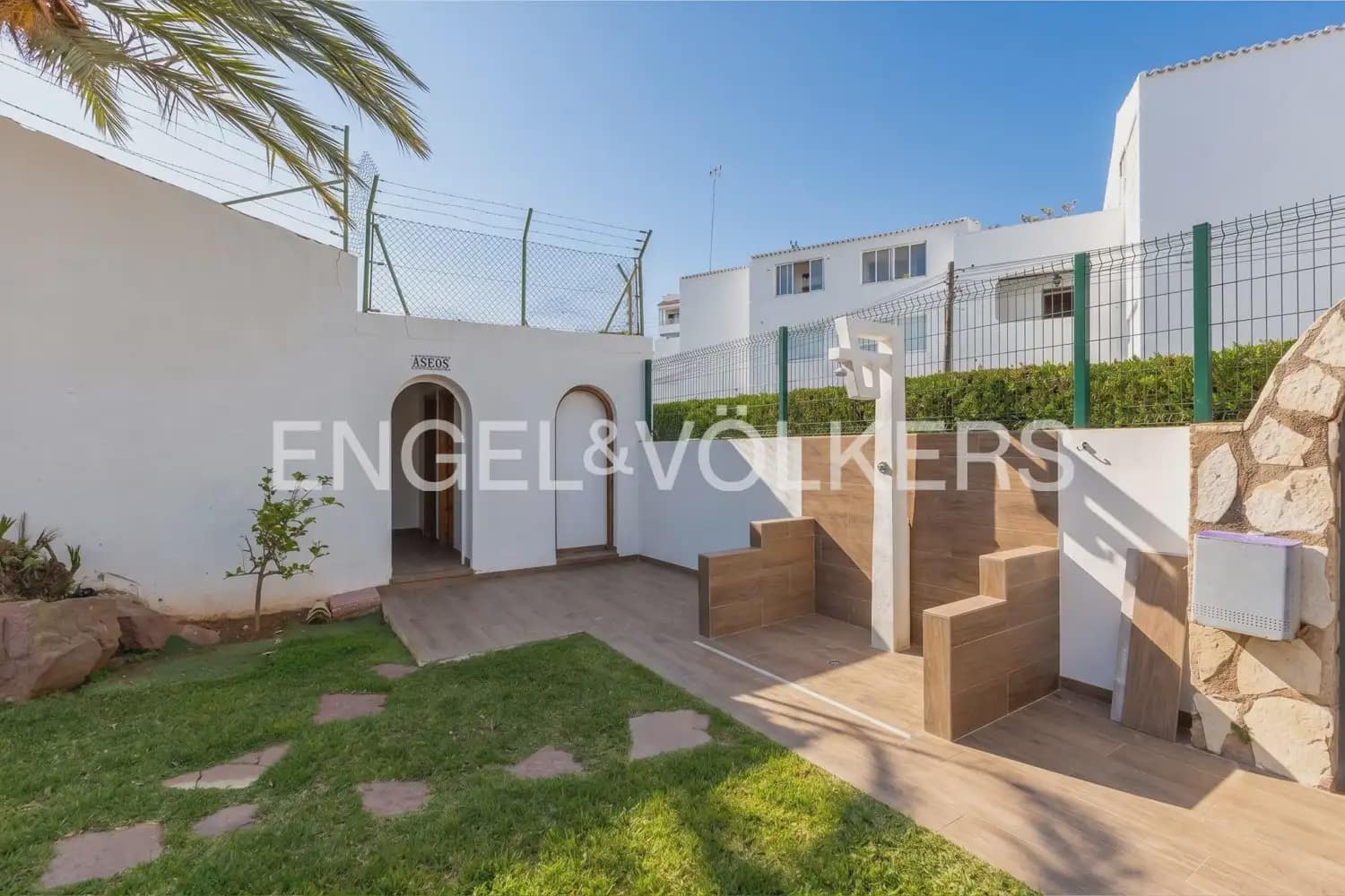 3 soverom Hus til leie i Javea / Xabia med svømmebasseng - € 1 800 (Ref: 9897982)