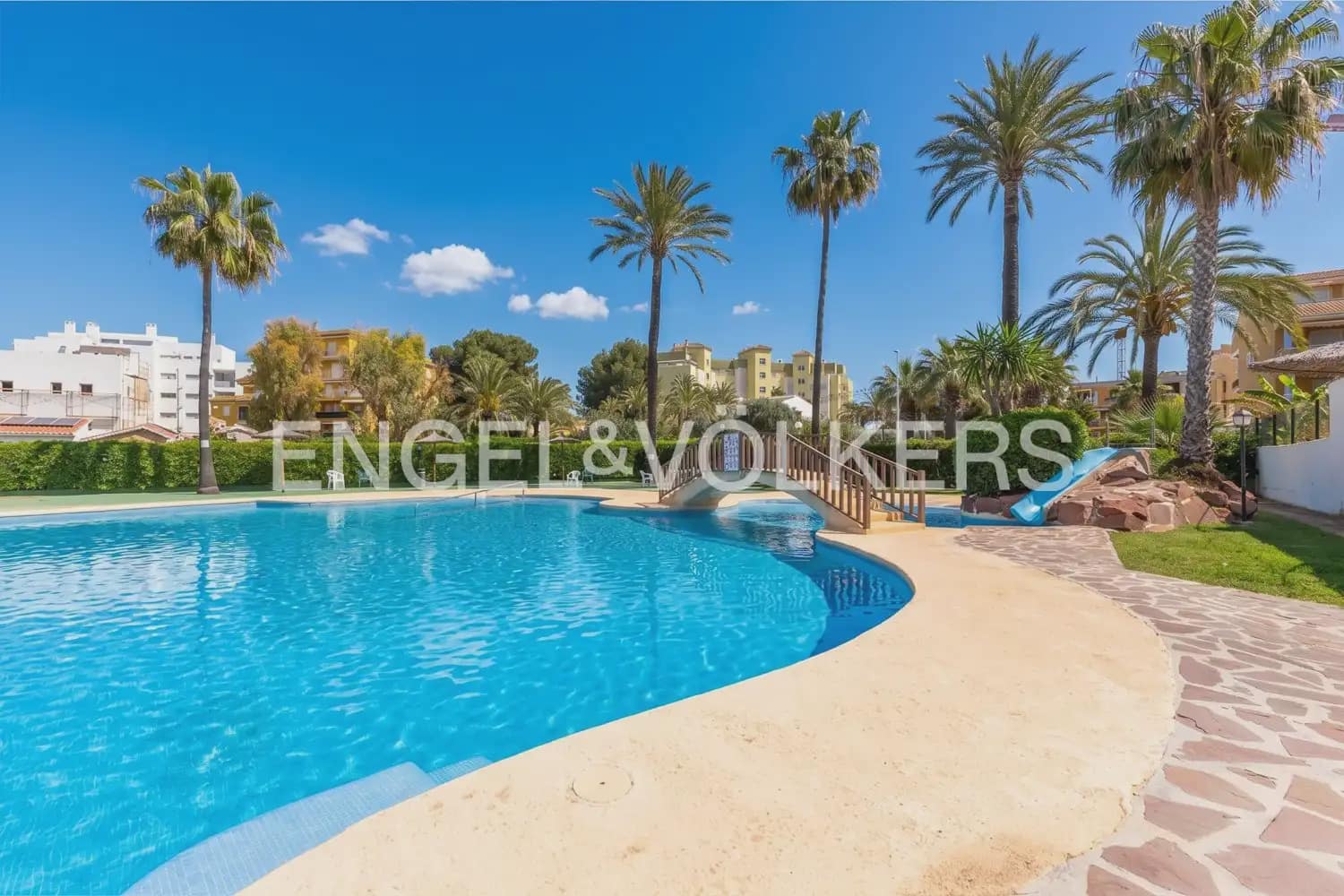 3 soverom Hus til leie i Javea / Xabia med svømmebasseng - € 1 800 (Ref: 9897982)
