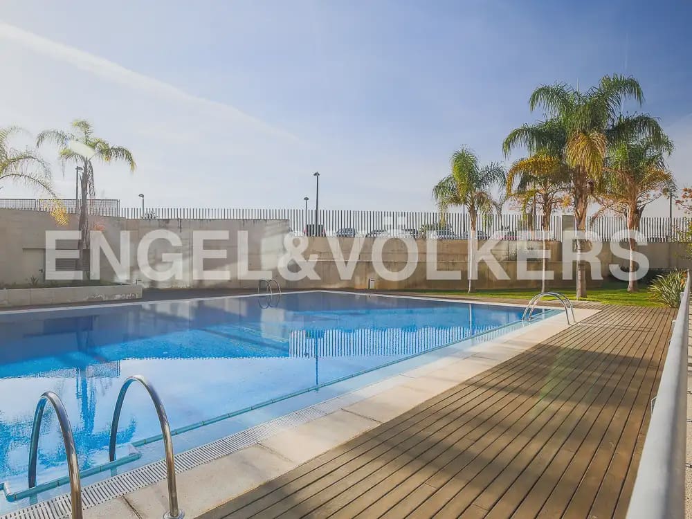 1 bedroom Loft for rent in Valencia city with pool garage - € 1,190 (Ref: 9897988)