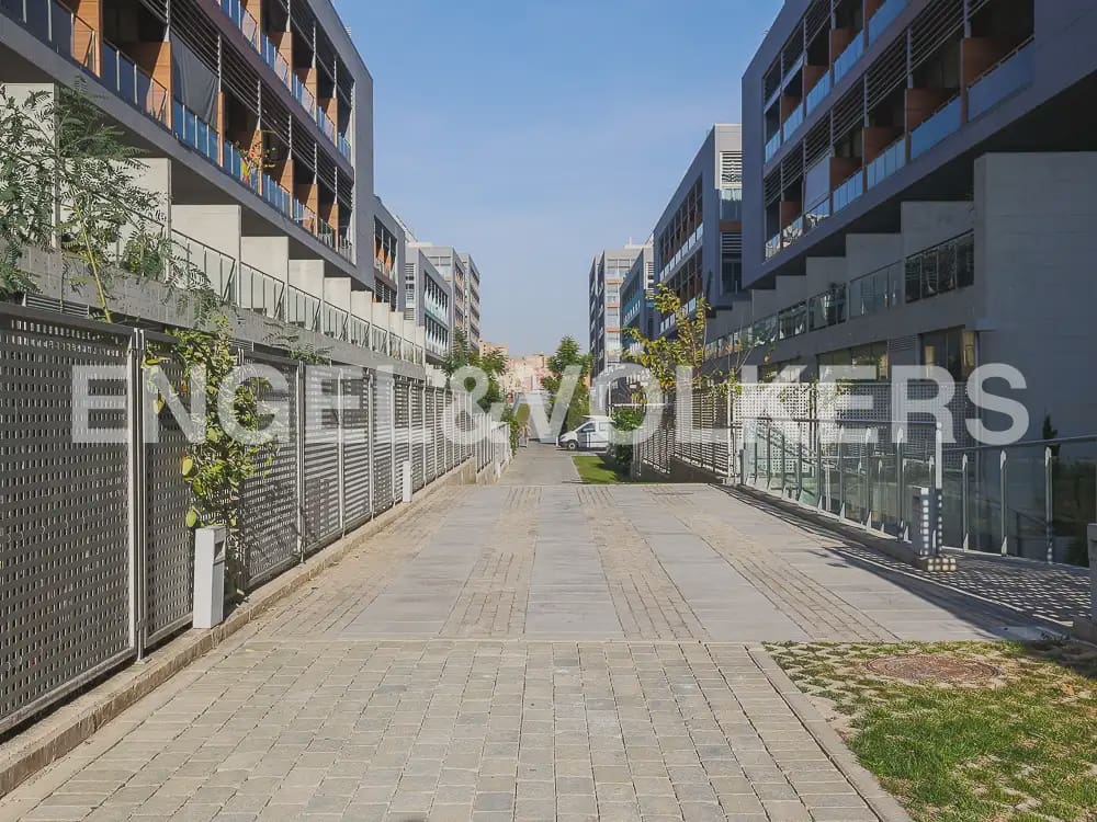 1 bedroom Loft for rent in Valencia city with pool garage - € 1,190 (Ref: 9897988)