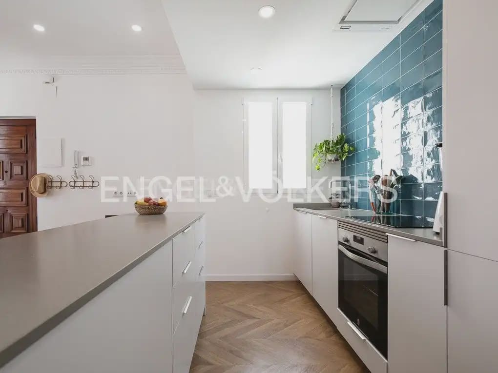 3 quarto Penthouse para arrendar em Valencia cidade - 2 200 € (Ref: 9897989)