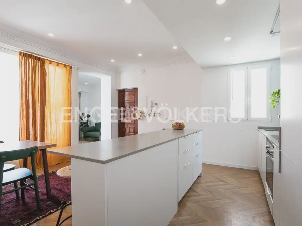 3 quarto Penthouse para arrendar em Valencia cidade - 2 200 € (Ref: 9897989)