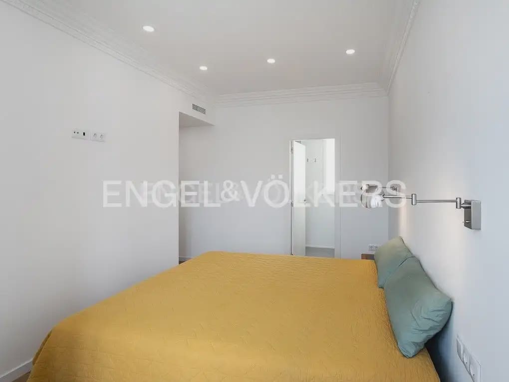 3 quarto Penthouse para arrendar em Valencia cidade - 2 200 € (Ref: 9897989)