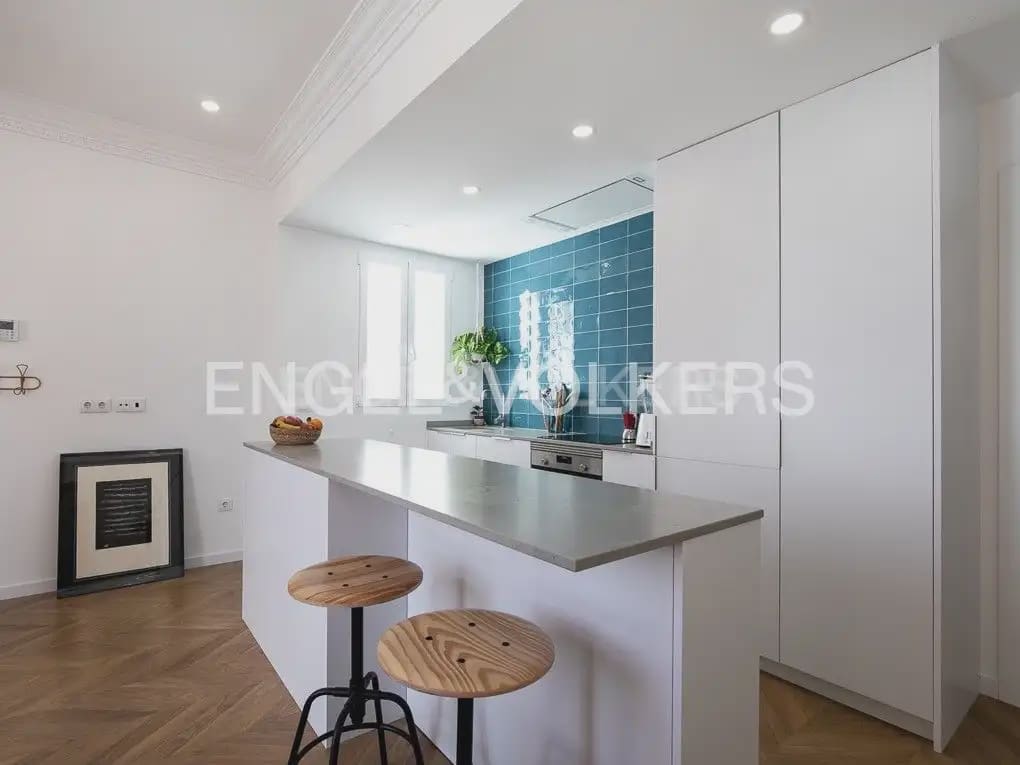 3 quarto Penthouse para arrendar em Valencia cidade - 2 200 € (Ref: 9897989)