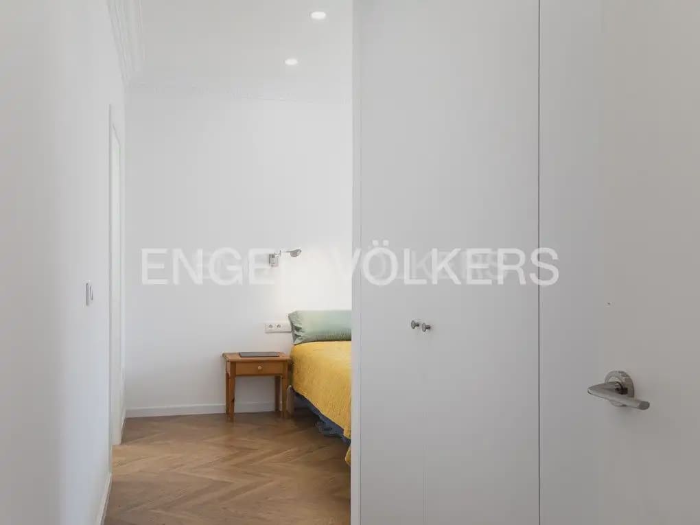 3 quarto Penthouse para arrendar em Valencia cidade - 2 200 € (Ref: 9897989)