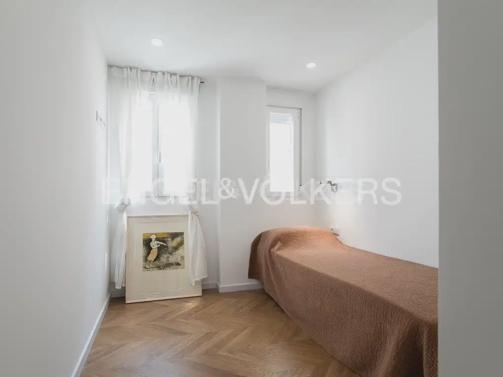 3 quarto Penthouse para arrendar em Valencia cidade - 2 200 € (Ref: 9897989)
