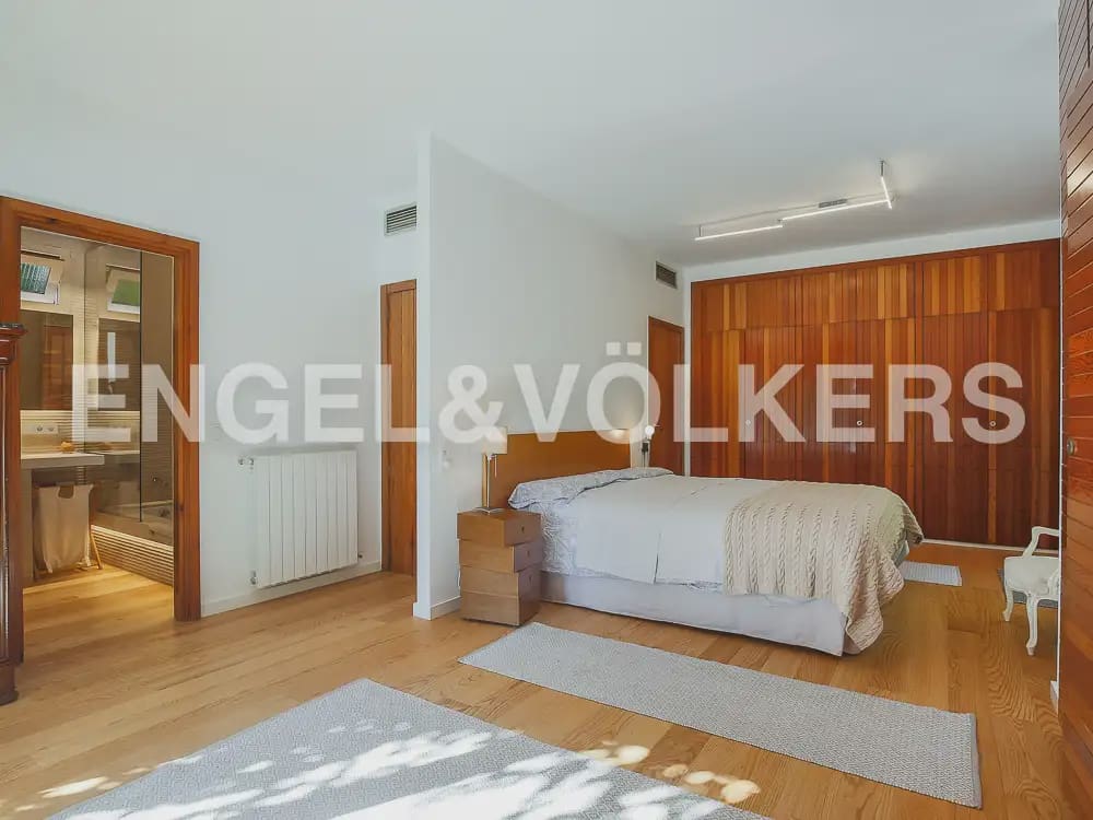 5 bedroom Villa for rent in Rocafort with pool garage - € 5,000 (Ref: 9897990)