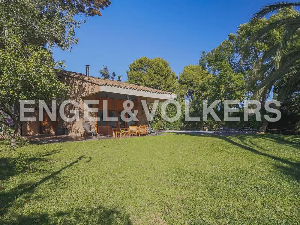 5 bedroom Villa for rent in Rocafort with pool garage - € 5,000 (Ref: 9897990)
