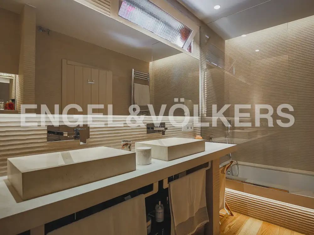 5 bedroom Villa for rent in Rocafort with pool garage - € 5,000 (Ref: 9897990)