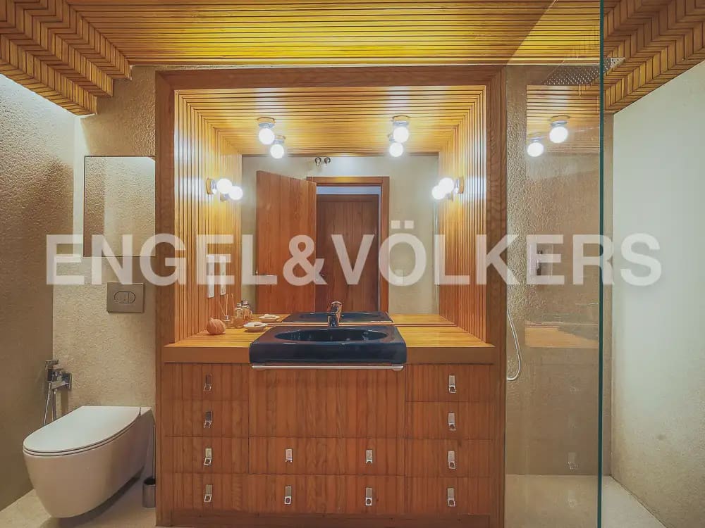 5 bedroom Villa for rent in Rocafort with pool garage - € 5,000 (Ref: 9897990)