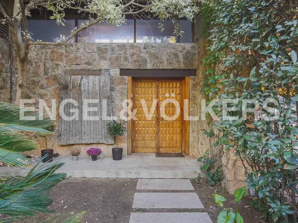 5 bedroom Villa for rent in Rocafort with pool garage - € 5,000 (Ref: 9897990)